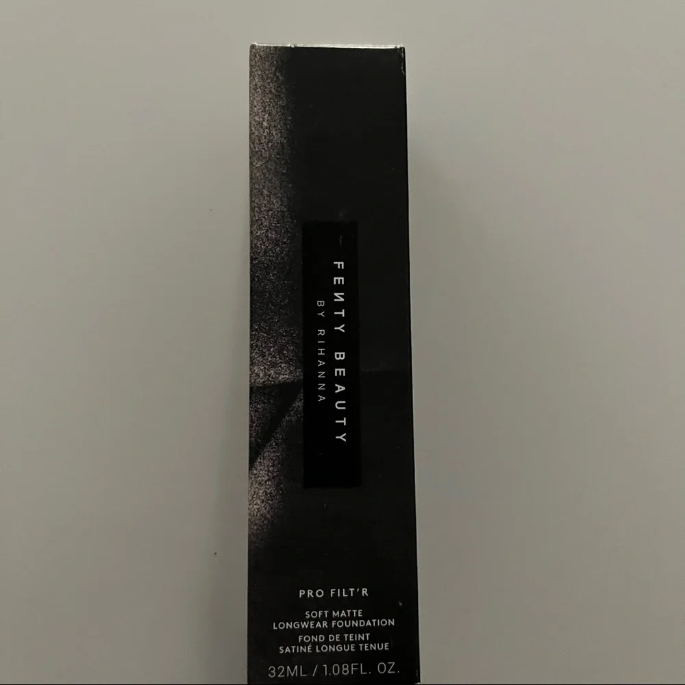 Fenty Beauty by Rihanna Pro Filt’r Soft Matte Longwear foundation